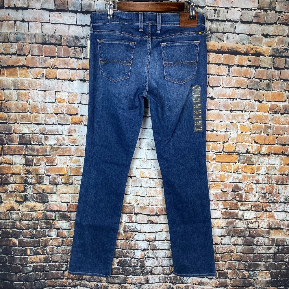 NWT Lucky Brand Charlie Straight Jeans 6/28 Inseam 32"